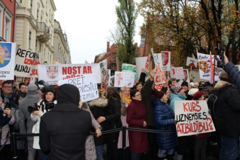 Pēc varas izsalkušie kurbulē novada saskaldīšanu