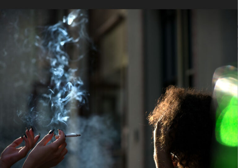 Cigarešu dūmi – ikdienas Sahrāras putekļu izaicinājums