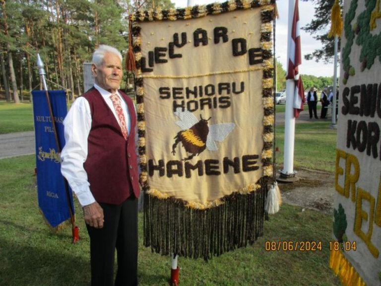 Gadi nav šķērslis dziedāšanai un sportošanai