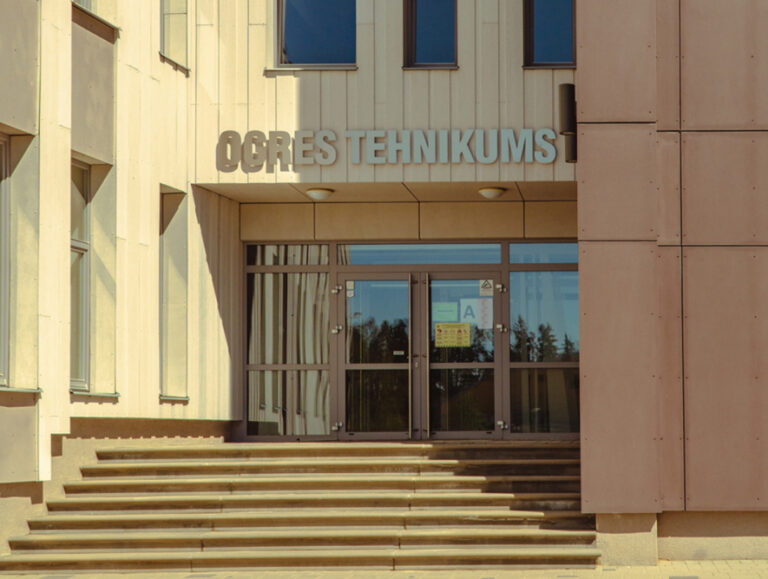 Ogres tehnikums cīnās ar rēķiniem un pārmetumiem