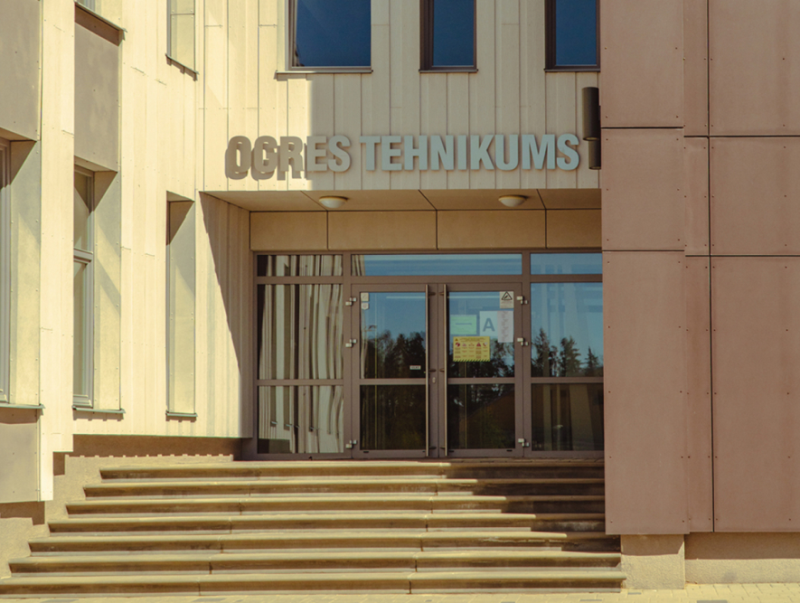 Ogres tehnikums cīnās ar rēķiniem un pārmetumiem