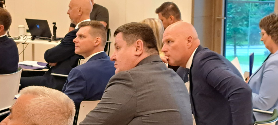 Būs interesanti.  Jau pirmā sēde ar asumiem