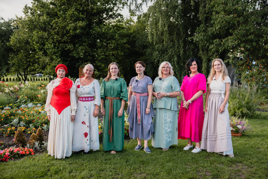 Īstas latvju saimnieces. Divas novadnieces