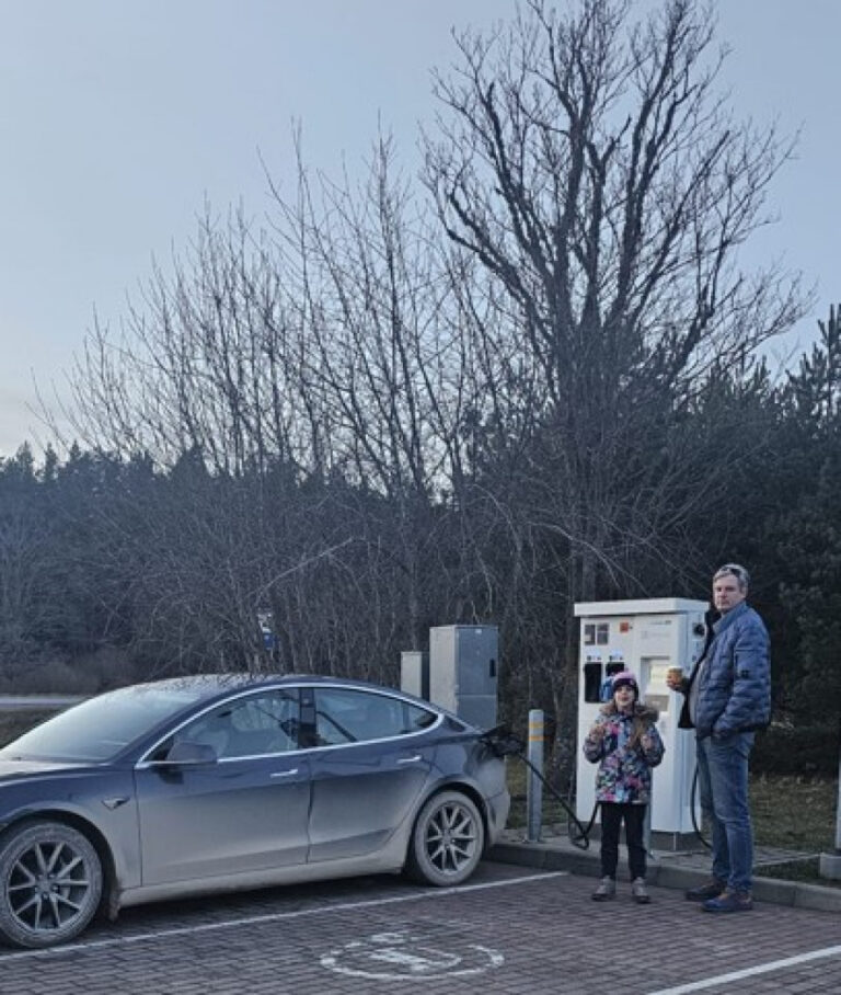 Plaši pieejama uzlāde – elektromobilitātes pamats