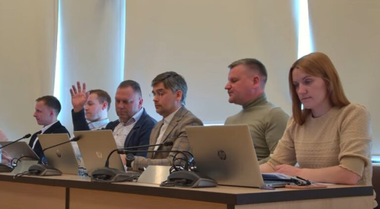 Mākslīgais intelekts uzšķiļ dzirksteli domes sēdē