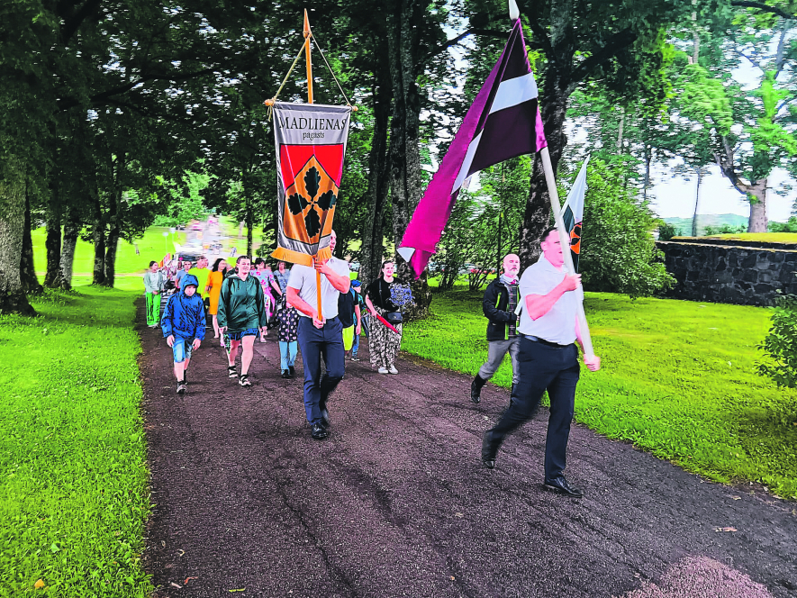 Madlienas pagasta svētki īsti svētīgā garā